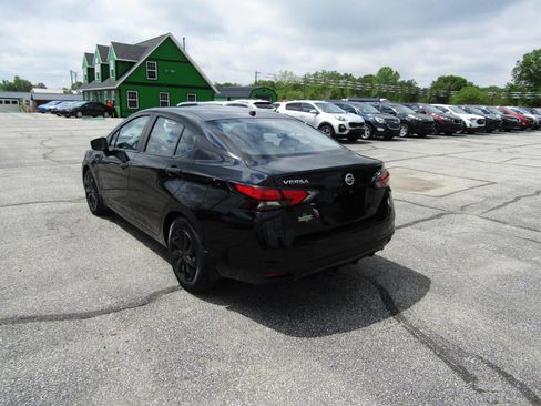 Used 2021 Nissan Versa S FWD image 5