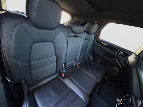 Used 2020 Porsche Cayenne AWD/4WD image 18