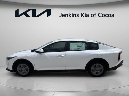 New 2026 Kia K4 FWD image 9