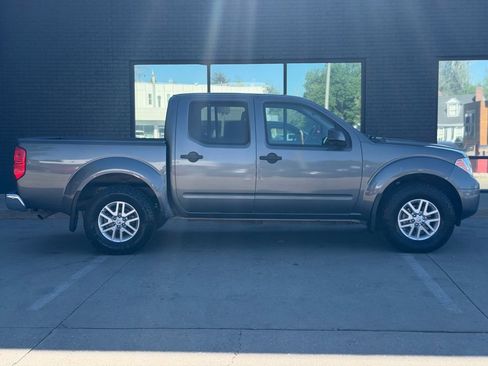 Used 2019 Nissan Frontier SV AWD/4WD image 10