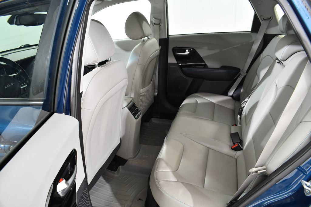 Used 2022 Kia Niro EX Premium FWD image 16