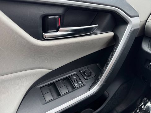 Certified 2019 Toyota RAV4 XLE AWD/4WD image 11