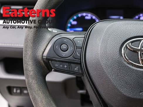 Used 2022 Toyota RAV4 LE AWD/4WD image 15