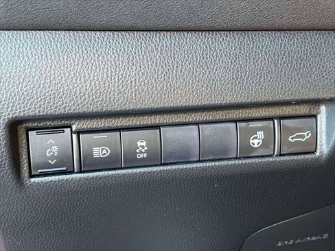 Certified 2021 Toyota Venza XLE w/ Softex Package image 21