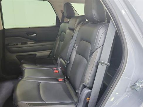 Certified 2023 Nissan Pathfinder SL w/ Black Appearance Package FWD image 22