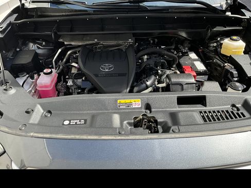 Used 2023 Toyota Highlander L FWD image 17