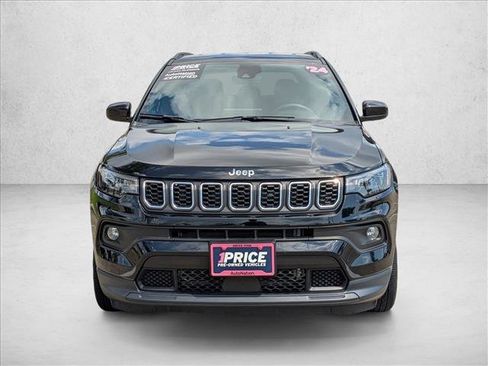 Used 2024 Jeep Compass Latitude image 2