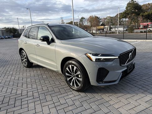 Certified 2025 Volvo XC60 B5 Plus image 32