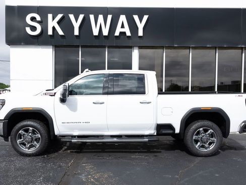 New 2026 GMC Sierra 2500 SLT AWD/4WD image 2