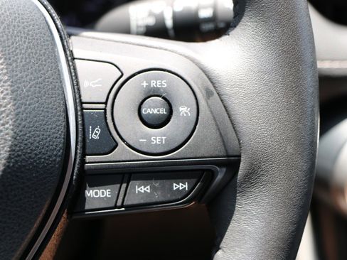 Used 2020 Toyota RAV4 XLE Premium AWD/4WD image 21