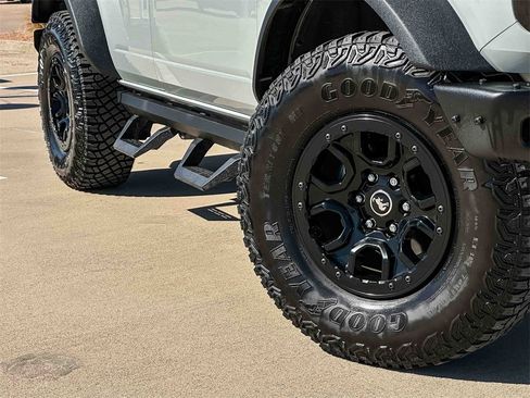 Used 2024 Ford Bronco Wildtrak image 9