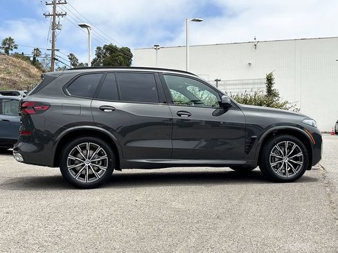 New 2026 BMW X5 xDrive40i w/ M Sport Package AWD/4WD image 4