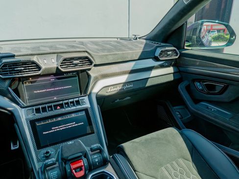 Used 2024 Lamborghini Urus Performante AWD/4WD image 65