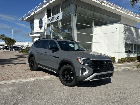 New 2026 Volkswagen Atlas Peak Edition image 1
