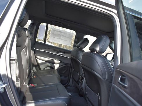 New 2025 Jeep Grand Cherokee Limited w/ Trailer Tow Package image 32