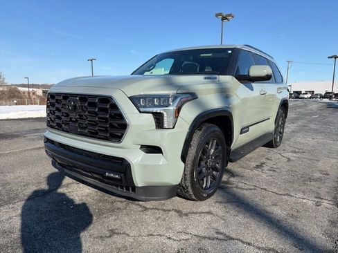 Used 2024 Toyota Sequoia Platinum image 4