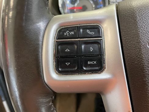 Used 2016 Chrysler Town & Country Limited Platinum FWD image 11