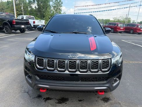 Used 2024 Jeep Compass Trailhawk AWD/4WD image 6
