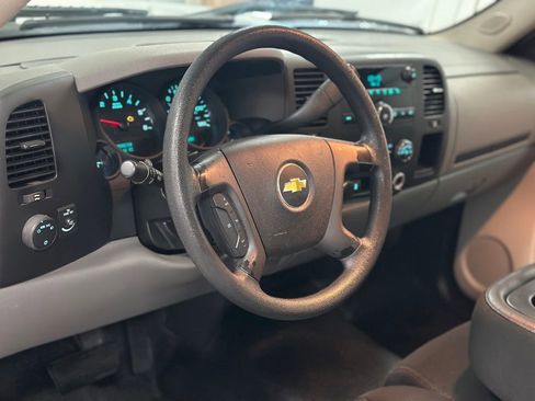 Used 2013 Chevrolet Silverado 1500 W/T RWD image 2