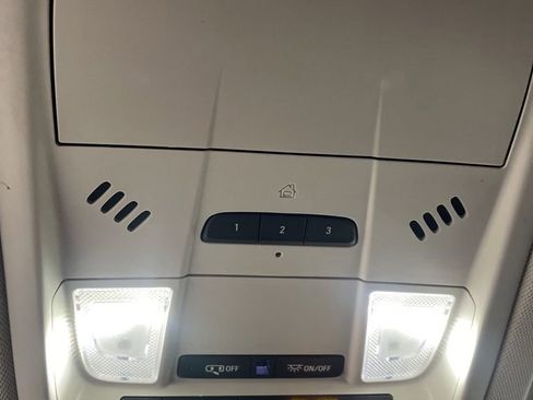 Used 2023 GMC Acadia Denali image 30