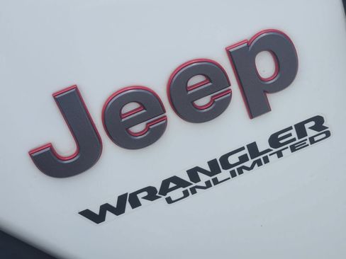 Used 2021 Jeep Wrangler Unlimited Rubicon w/ Xtreme Recon 35" Tire Package AWD/4WD image 11