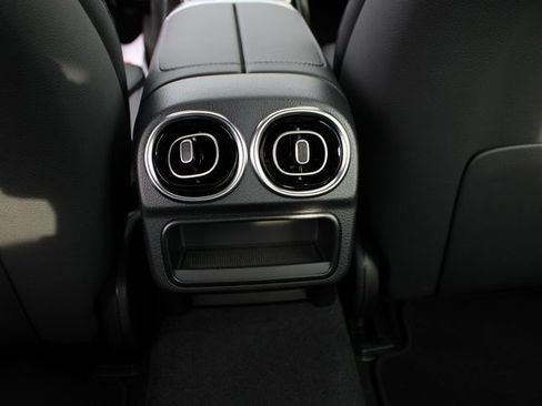 New 2025 Mercedes-Benz C 300 4MATIC Sedan image 36