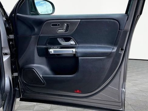 Used 2020 Mercedes-Benz GLB 250 image 19