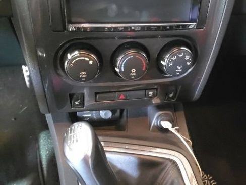 Used 2009 Dodge Challenger R/T RWD image 3