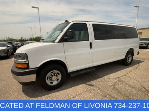 Used 2025 Chevrolet Express 3500 LT w/ LT Preferred Equipment Group RWD image 4