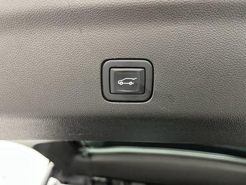 Certified 2022 GMC Yukon SLT w/ SLT Premium Package AWD/4WD image 36