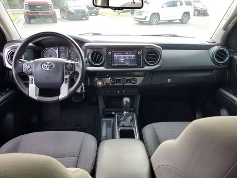 Used 2019 Toyota Tacoma TRD Sport image 11