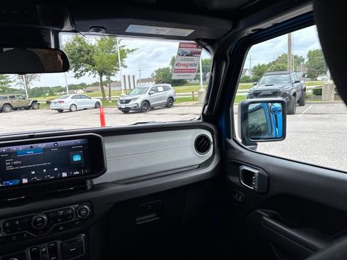 Used 2024 Jeep Wrangler Unlimited Sport AWD/4WD image 46