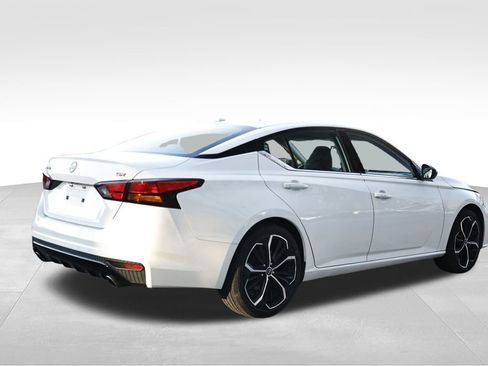 Used 2024 Nissan Altima 2.5 SR image 5