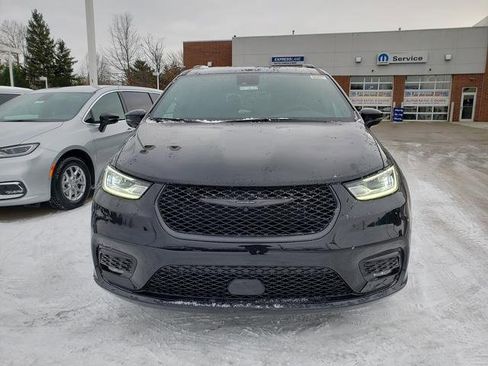 New 2026 Chrysler Pacifica Select w/ S Appearance Package image 2