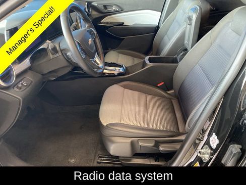 Used 2025 Chevrolet Trax LT w/ LT Convenience Package FWD image 8