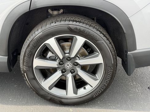 Used 2025 Honda Pilot Elite image 40