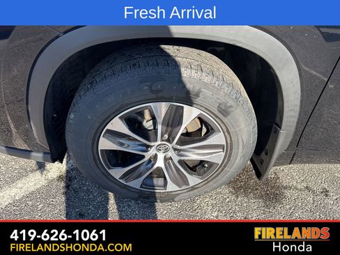 Used 2021 Toyota Highlander XLE image 13