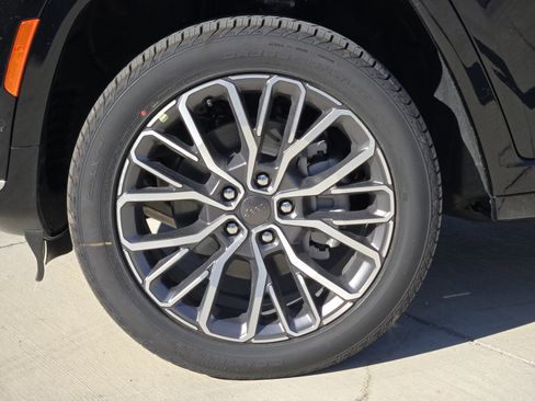 New 2025 Jeep Grand Cherokee L Summit image 10