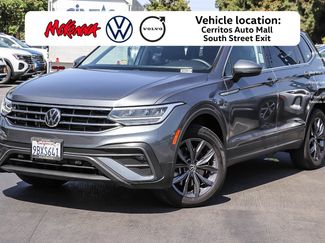 Certified 2022 Volkswagen Tiguan SE w/ Panoramic Sunroof Package FWD video 1