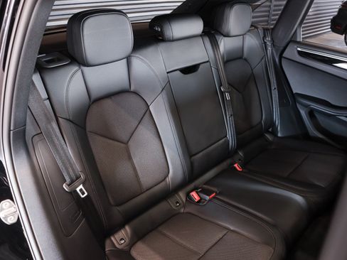 Certified 2026 Porsche Macan AWD/4WD image 6