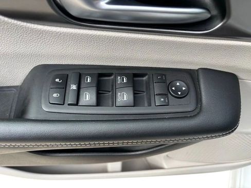 Used 2024 Chrysler Pacifica Limited FWD image 22