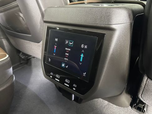 Used 2025 GMC Yukon Denali Ultimate AWD/4WD image 33