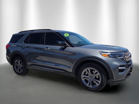 Used 2023 Ford Explorer XLT w/ Equipment Group 202A AWD/4WD image 2