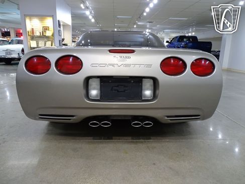 Used 1998 Chevrolet Corvette Coupe w/ Roof Pkg image 13