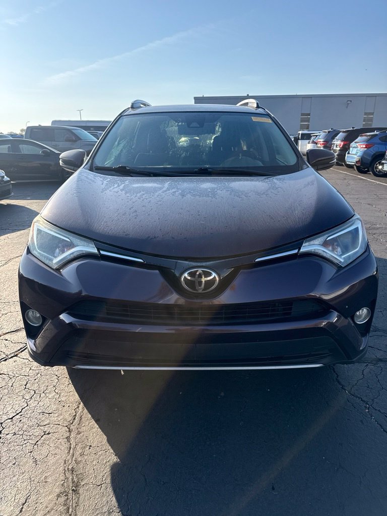 Used 2017 Toyota RAV4 XLE AWD/4WD image 2