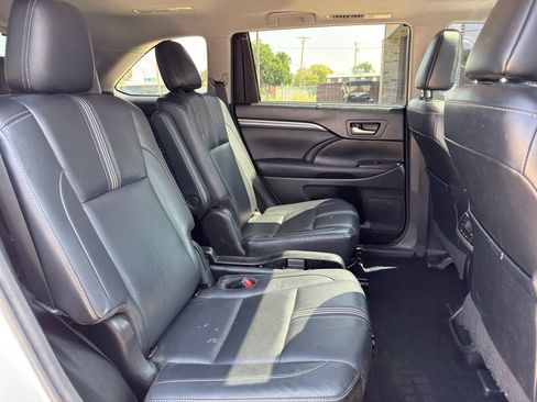 Used 2017 Toyota Highlander XLE FWD image 24