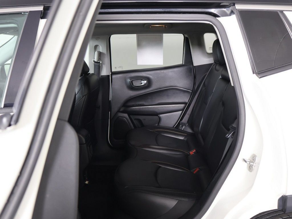 Used 2020 Jeep Compass Limited w/ Premium Lighting Group AWD/4WD image 30