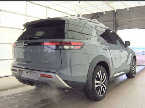 Used 2023 Nissan Pathfinder Platinum image 2