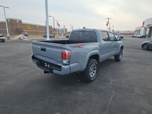 Used 2020 Toyota Tacoma TRD Sport image 3