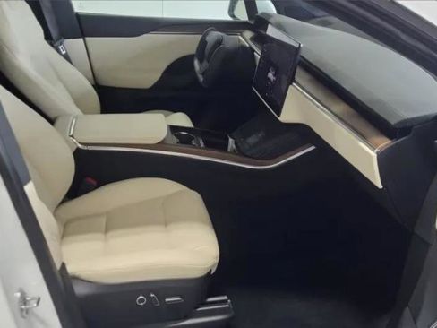 Used 2023 Tesla Model X AWD image 5